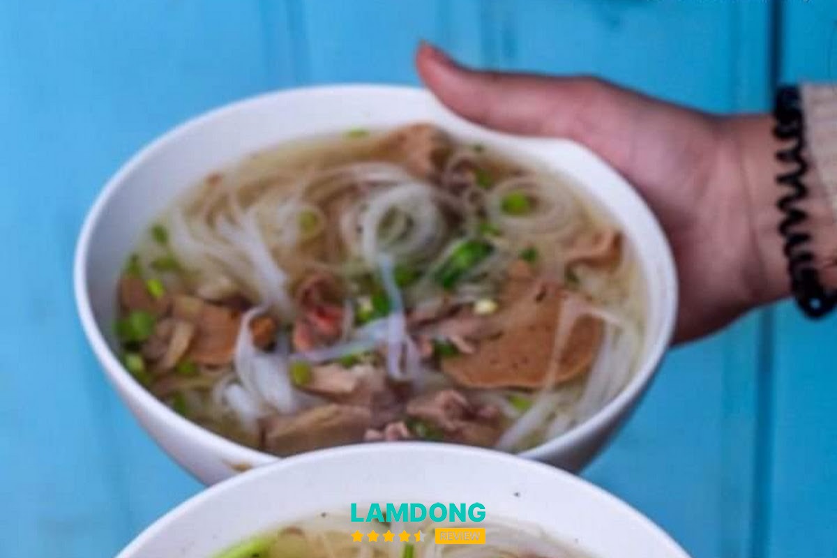 Không gian Quán phở Uyên