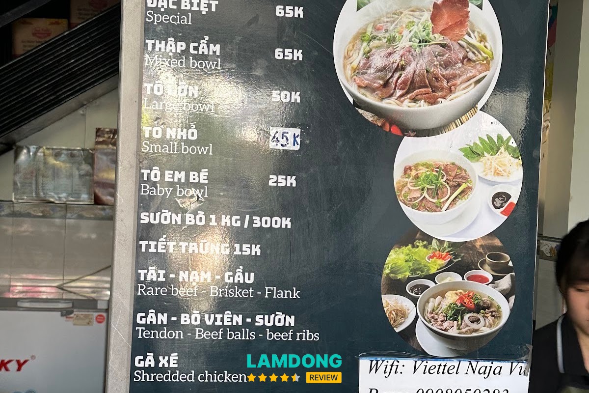Không gian Quán Phở Thưng -Na