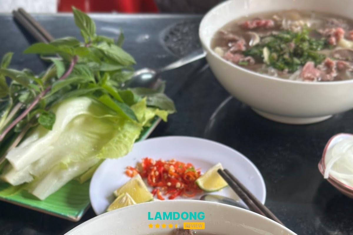 Không gian Quán phở Vĩnh Pasteur