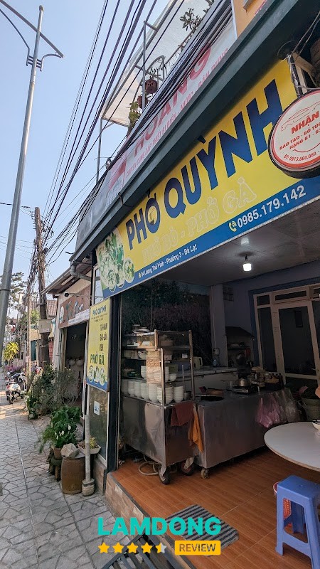 Phở Quỳnh – không gian quán nhỏ