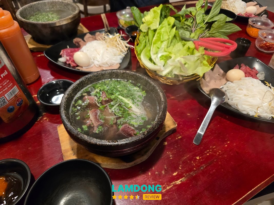Phở Thố Chu Gia – không gian quán