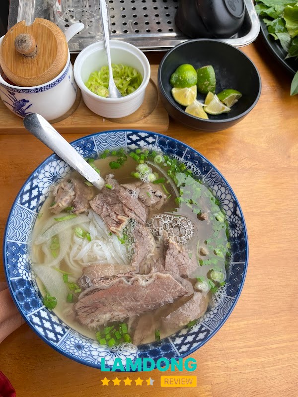 Phở Lý Quốc Sư – không gian quán