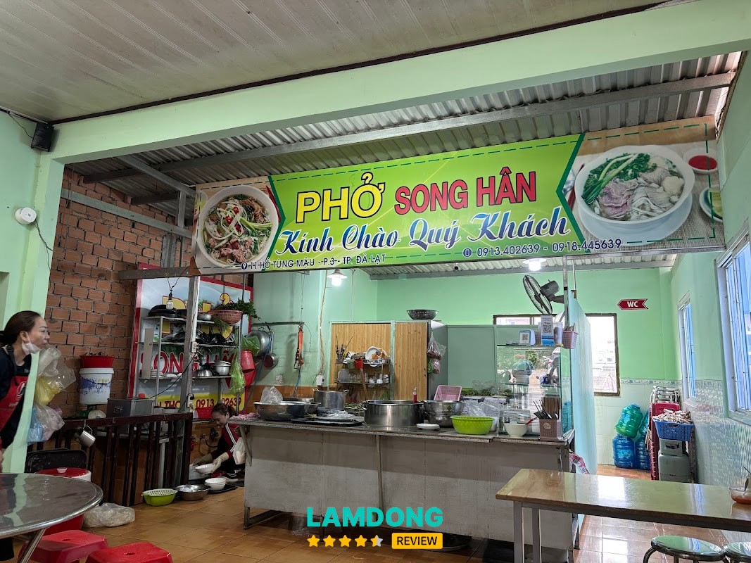 Phở Song Hân – không gian quán địa phương