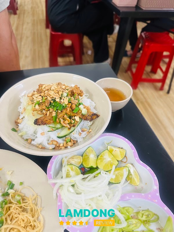 Phở Bằng – không gian sạch sẽ