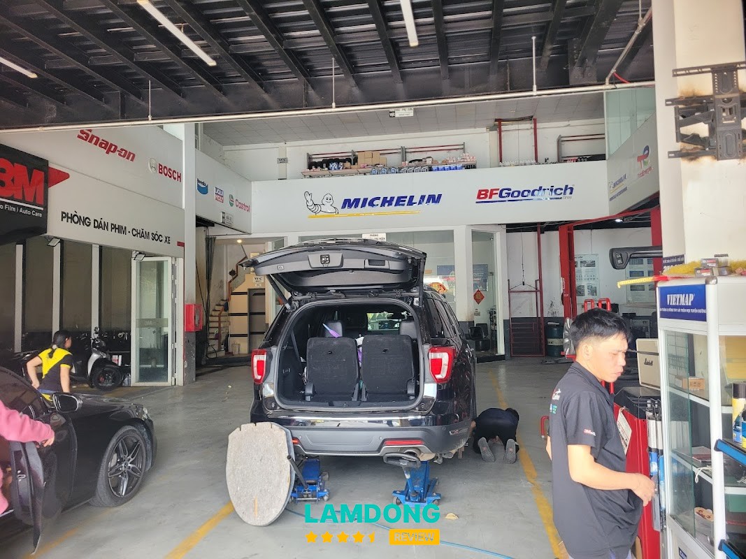Ngọc Lốp Ô Tô - rửa xe và chăm sóc nội thất