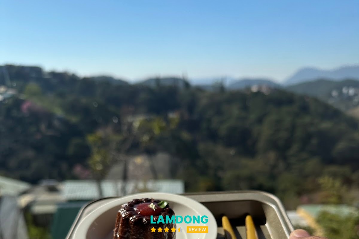 Bánh tại tiệm bánh Thành Hôn