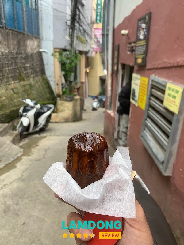 Bánh canelé tại Canelés Dalat